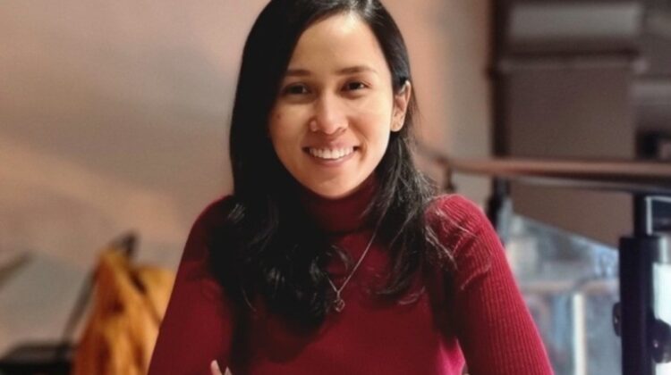Wennie Subramonian sat at a table